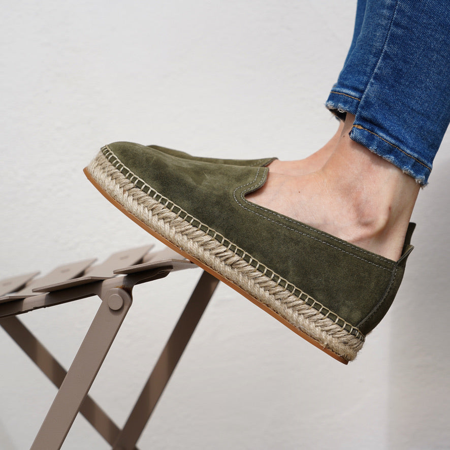 Ballenas - Suede Espadrilles Featuring a velvety soft suede upper, our espadrilles exude an air of elegance and sophistication. The supple suede not only looks effortlessly chic, but it also offers a comfortable fit that molds to the contours of your feet. Say goodbye to uncomfortable footwear and embrace the blissful embrace of our Ballenas Suede Espadrilles.