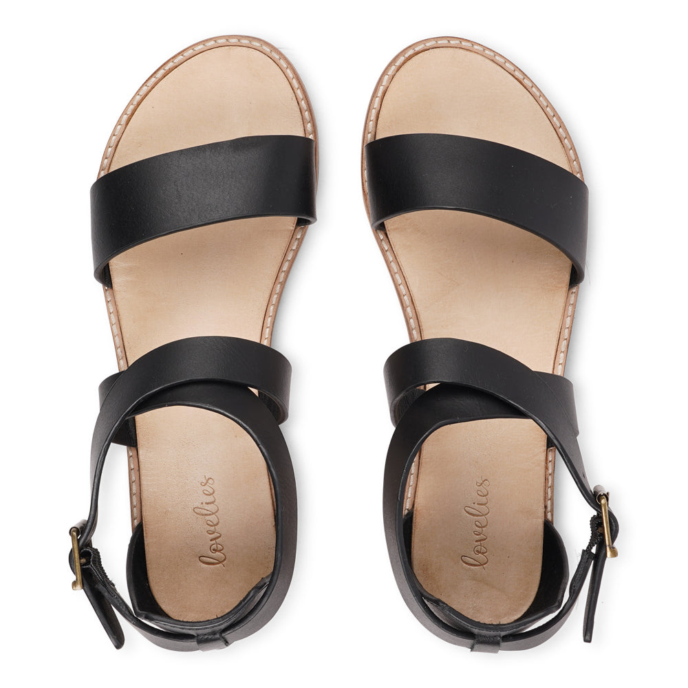 Experience the perfect blend of feminine style and ultimate comfort with our handcrafted leather sandals.
Featuring adjustable straps in vegetable-tanned buffalo leather and a leather sole with rubber grip, Albergo is made for effortless elegance and everyday wear. The supportive heel cover adds extra stability, making Albergo your go-to sandal for both style and all-day wear.