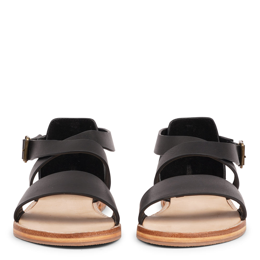 Experience the perfect blend of feminine style and ultimate comfort with our handcrafted leather sandals.
Featuring adjustable straps in vegetable-tanned buffalo leather and a leather sole with rubber grip, Albergo is made for effortless elegance and everyday wear. The supportive heel cover adds extra stability, making Albergo your go-to sandal for both style and all-day wear.