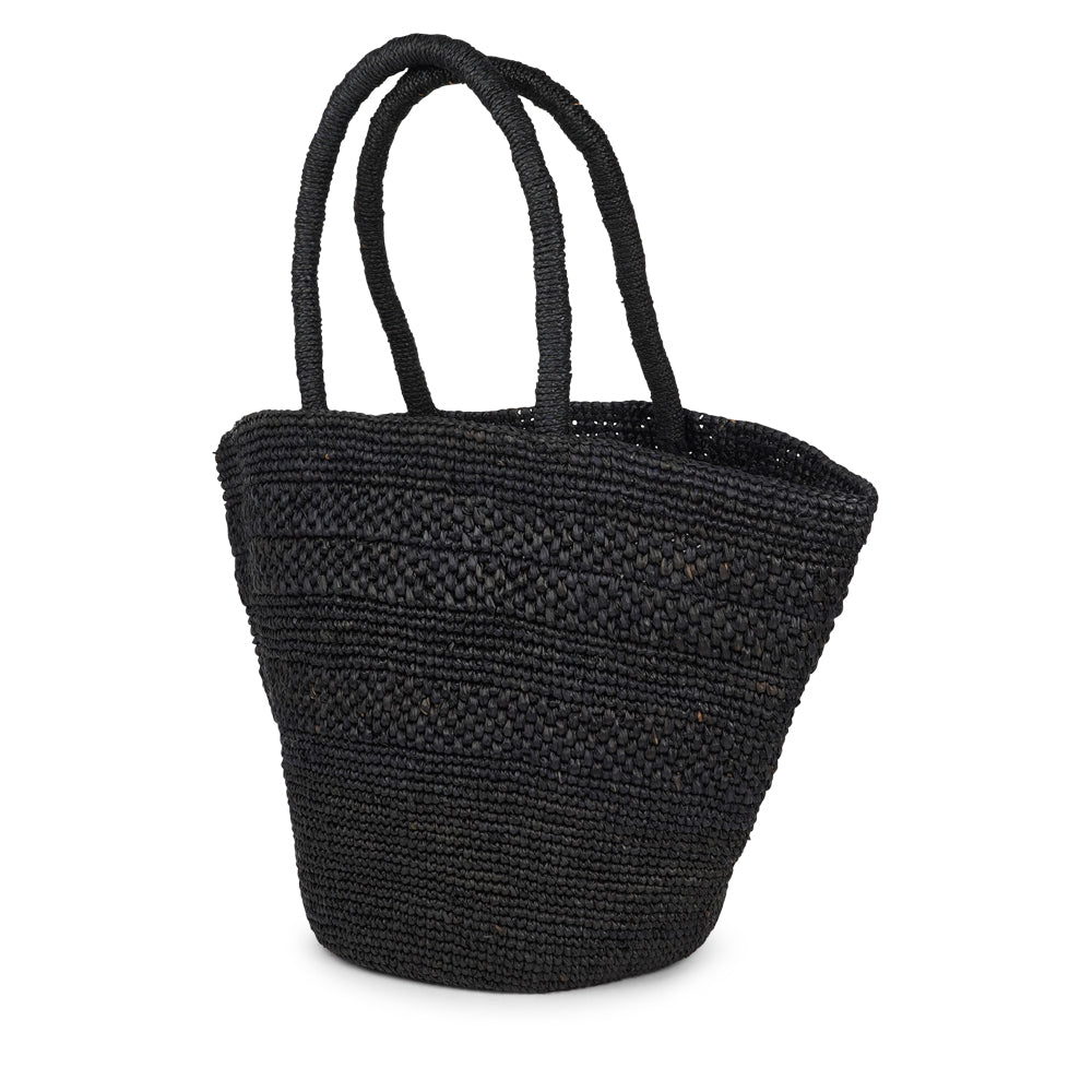 Anakao, the charming bag fashioned from luxurious raffia sourced from Madagascar.  Tailored for your everyday adventures, this tote boasts a spacious main compartment to accommodate all your necessities while you're on the move.  Raffia, derived from the resilient leaves of the palm tree, is celebrated for its versatility and eco-conscious qualities, making it a sought-after material in the realm of fashion accessories.