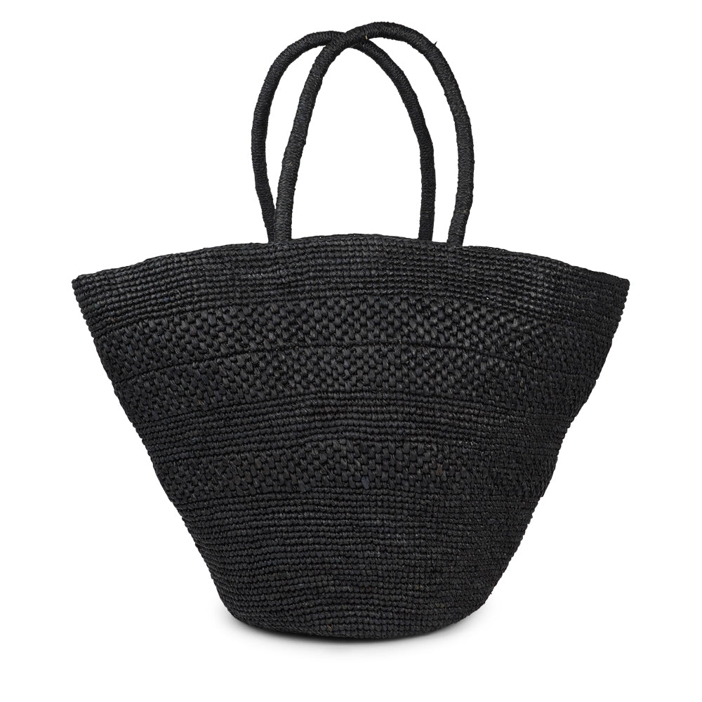 Anakao, the charming bag fashioned from luxurious raffia sourced from Madagascar.  Tailored for your everyday adventures, this tote boasts a spacious main compartment to accommodate all your necessities while you're on the move.  Raffia, derived from the resilient leaves of the palm tree, is celebrated for its versatility and eco-conscious qualities, making it a sought-after material in the realm of fashion accessories.