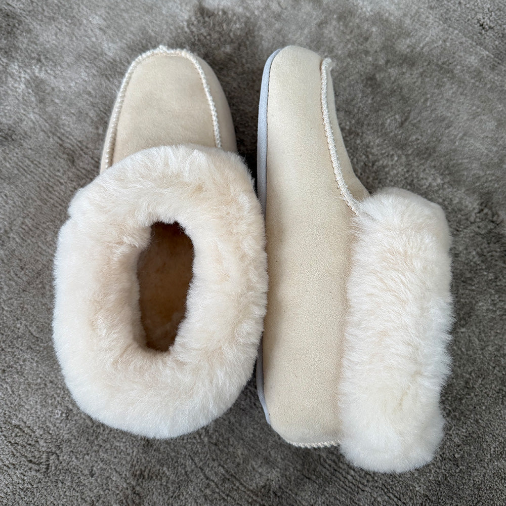 Lovelies Studio - Crafted from 100% premium sheepskin, these moccasins not only epitomize elegance but also offer a multitude of practical benefits that cater to the changing seasons.
We are proud to announce that Api Shearling Moccasins hold the prestigious LWG Environmental GOLD RATED Certification, a testament to our commitment to sustainable and eco-friendly practices.