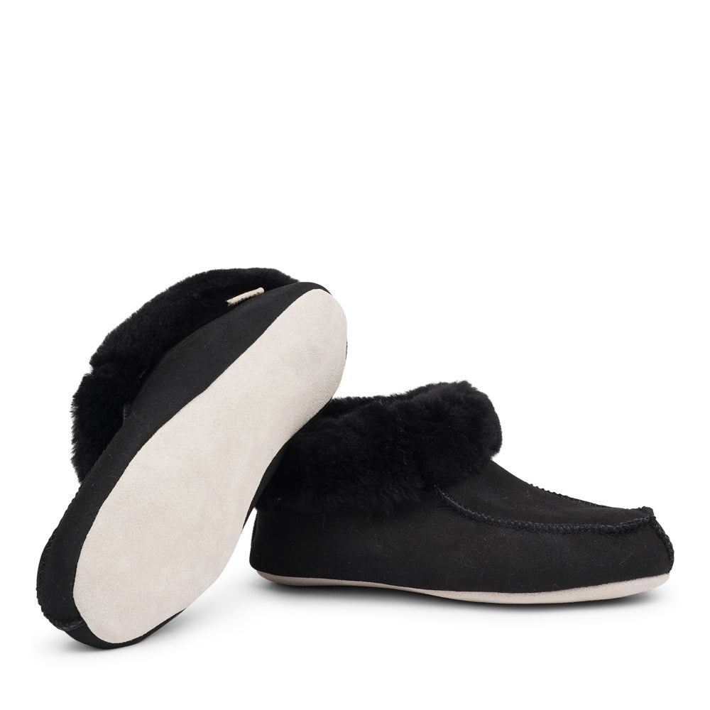 Crafted from 100% premium sheepskin, these moccasins not only epitomize elegance but also offer a multitude of practical benefits that cater to the changing seasons.
We are proud to announce that Api Shearling Moccasins hold the prestigious LWG Environmental GOLD RATED Certification, a testament to our commitment to sustainable and eco-friendly practices.
Indulge in the world of Api Shearling Moccasins and experience footwear that transcends the ordinary. Upgrade your shoe collection with