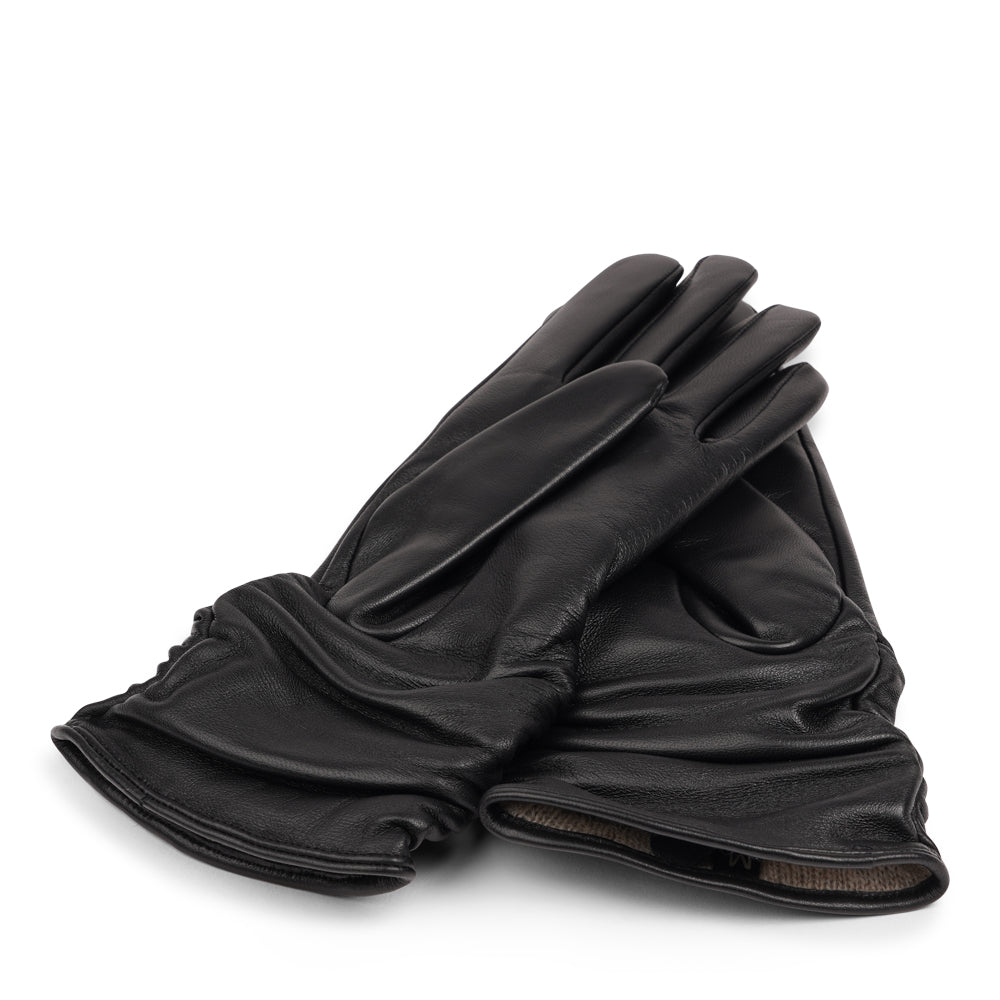 The Asti gloves are crafted from supple leather and lined with luxurious cashmere, offering both elegance and warmth.
Designed with a feminine touch, these gloves provide a sleek and sophisticated look while ensuring superior comfort during colder days. Perfect for adding a touch of refinement to any winter outfit.