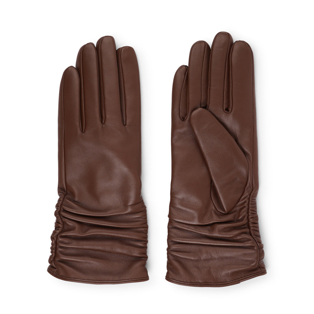 Lovelies Studio - Denmark - The Asti gloves are crafted from supple leather and lined with luxurious cashmere, offering both elegance and warmth.
Designed with a feminine touch, these gloves provide a sleek and sophisticated look while ensuring superior comfort during colder days. Perfect for adding a touch of refinement to any winter outfit.