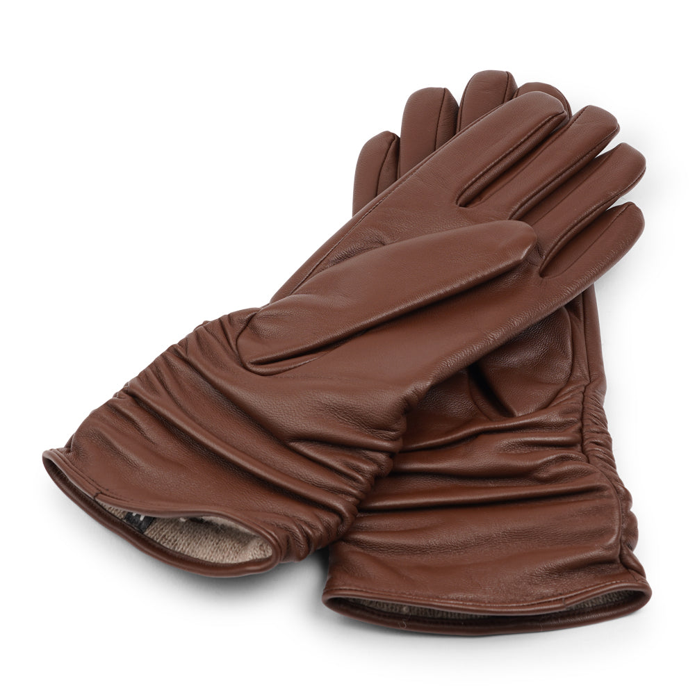Lovelies Studio - Denmark - The Asti gloves are crafted from supple leather and lined with luxurious cashmere, offering both elegance and warmth.
Designed with a feminine touch, these gloves provide a sleek and sophisticated look while ensuring superior comfort during colder days. Perfect for adding a touch of refinement to any winter outfit.