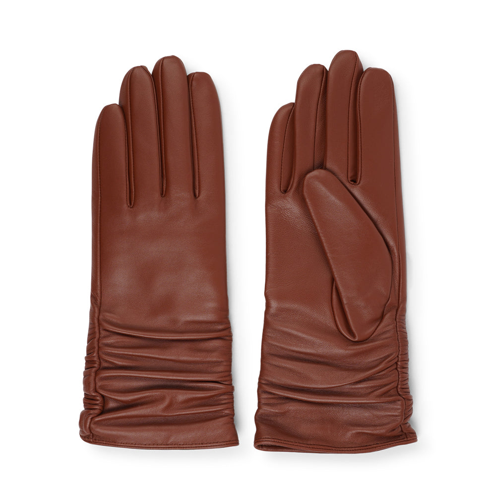 Lovelies Studio - Denmark - The Asti gloves are crafted from supple leather and lined with luxurious cashmere, offering both elegance and warmth.
Designed with a feminine touch, these gloves provide a sleek and sophisticated look while ensuring superior comfort during colder days. Perfect for adding a touch of refinement to any winter outfit.