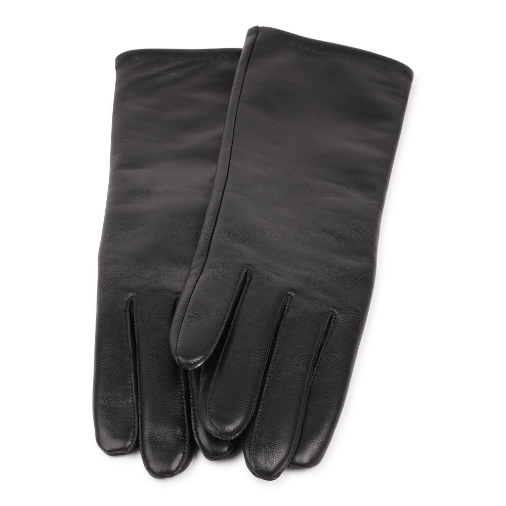 Lovelies studio - Denmark - The Bargia gloves are crafted from soft, supple leather and lined with luxurious cashmere for exceptional warmth and comfort. Designed with a feminine silhouette, they combine elegance and practicality in one timeless piece. Perfect for elevating your winter wardrobe, these gloves bring a refined finishing touch to any cold-weather outfit.