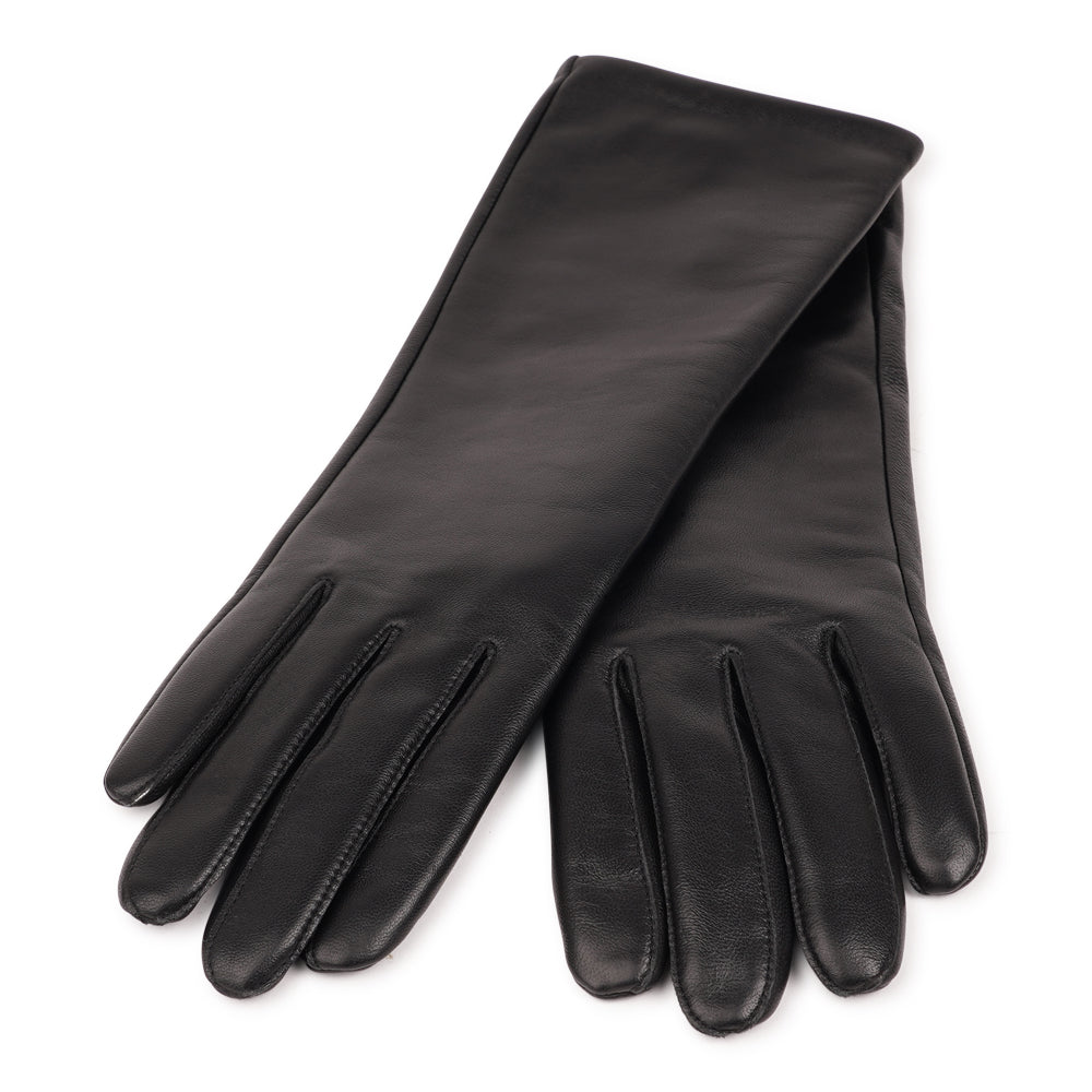 Lovelies studio - Denmark - The Bargia gloves are crafted from soft, supple leather and lined with luxurious cashmere for exceptional warmth and comfort. Designed with a feminine silhouette, they combine elegance and practicality in one timeless piece. Perfect for elevating your winter wardrobe, these gloves bring a refined finishing touch to any cold-weather outfit.