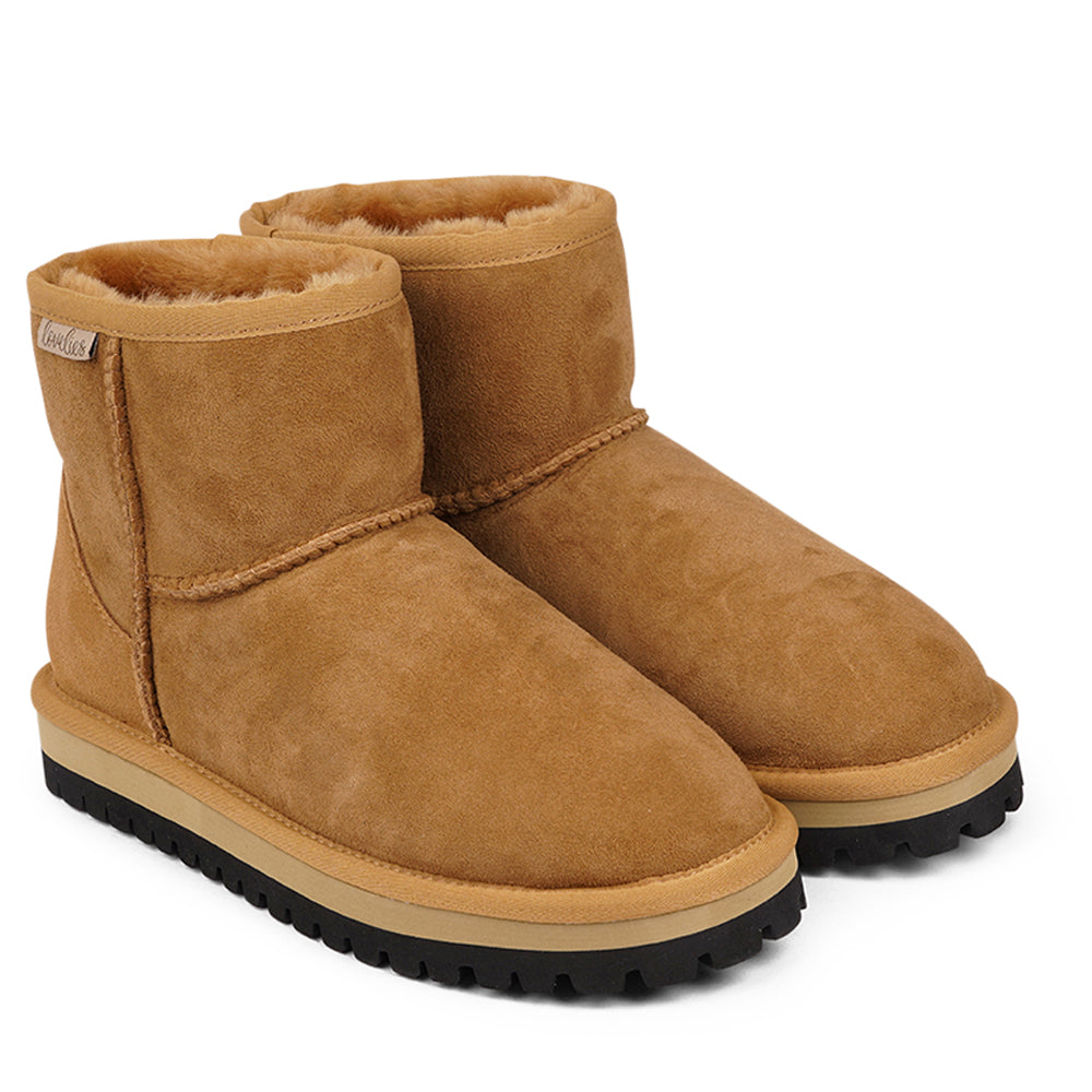 Mid-high Shearling boots  Lovelies shearling boots bring softness and warmth to your feet this autumn. With soft and durable rubber soles plus a gorgeous design you're perfectly suited for the wintertime.
