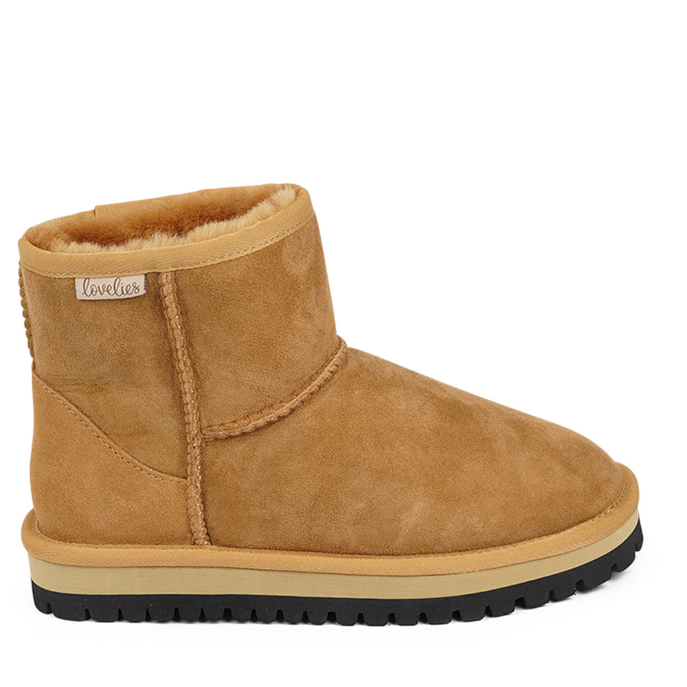 Mid-high Shearling boots  Lovelies shearling boots bring softness and warmth to your feet this autumn. With soft and durable rubber soles plus a gorgeous design you're perfectly suited for the wintertime.