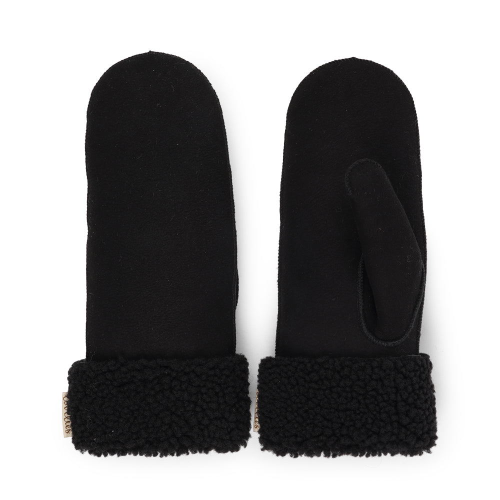 The cozy Belukta mittens are made of 100% Australian double faced shearling.
The palm and upper are soft sheep skin and the beautiful cuff and the lining are made of curly sheep fur. The thumb is made with only one side sawing for the best comfort and style.
Our Belukta mittens are extra long which means that you can fold and wear them in 4 different ways.
with a larger and around 7 cm wide cuff
A shorter 4 cm cuff which gives the mittens a lightly different look.
A super short 1 cm cuff which gives you