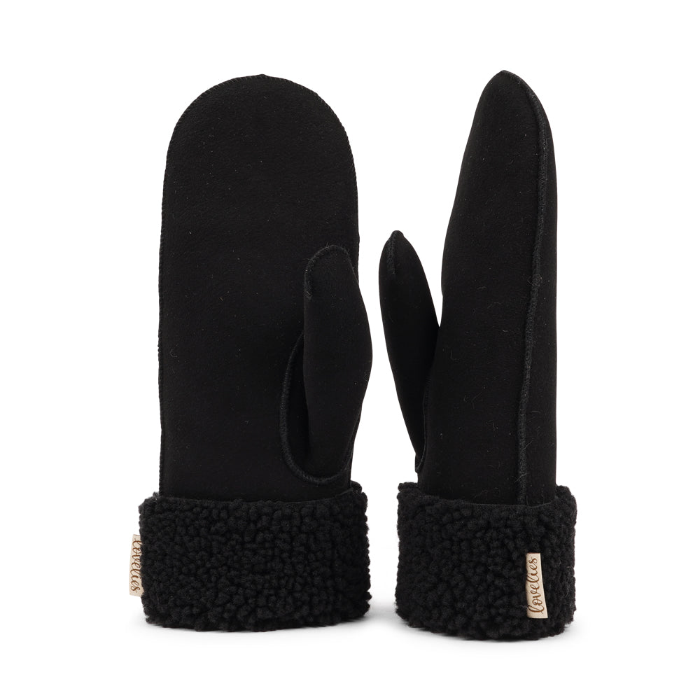 The cozy Belukta mittens are made of 100% Australian double faced shearling.
The palm and upper are soft sheep skin and the beautiful cuff and the lining are made of curly sheep fur. The thumb is made with only one side sawing for the best comfort and style.
Our Belukta mittens are extra long which means that you can fold and wear them in 4 different ways.
with a larger and around 7 cm wide cuff
A shorter 4 cm cuff which gives the mittens a lightly different look.
A super short 1 cm cuff which gives you