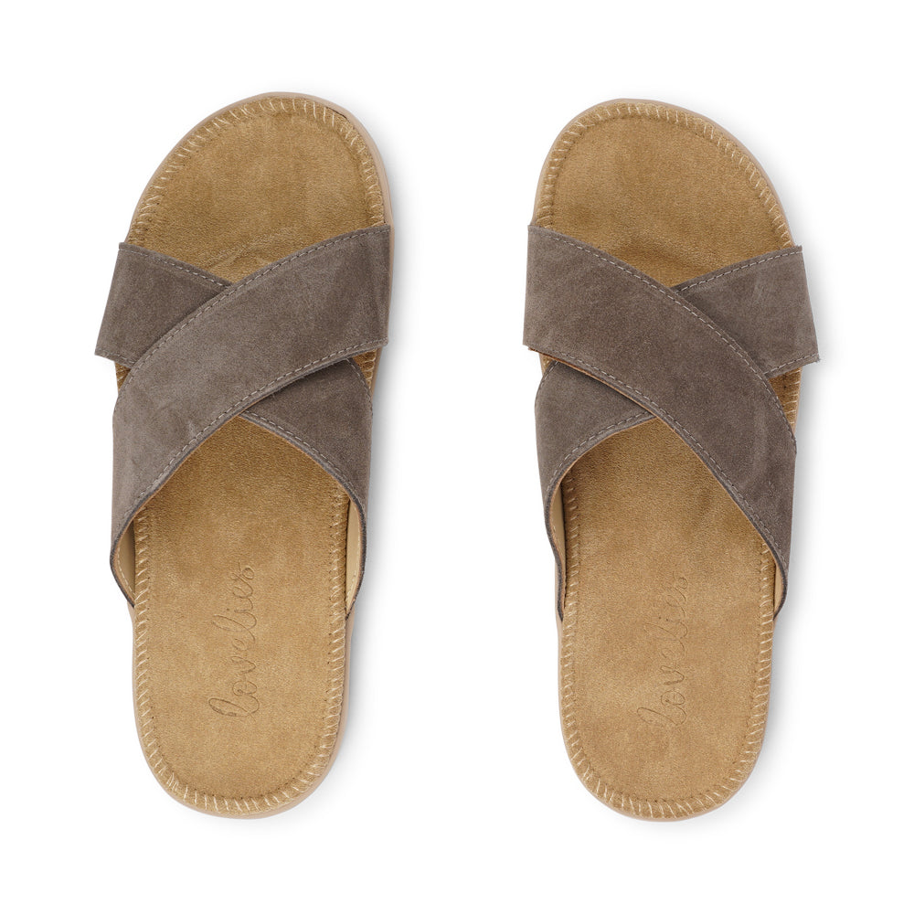 Lovelies - The Bellevue sandals are designed with your comfort in mind. The durable rubber sole and soft foam insole provide all-day cushioning and grip, allowing you to walk with confidence wherever your day takes you. Lightweight and versatile, these sandals can be dressed up or down to suit your style. Whether you're strolling along the beach, exploring a new city, or enjoying a summer soirée, these sandals will elevate your outfit and keep your feet feeling fabulous.