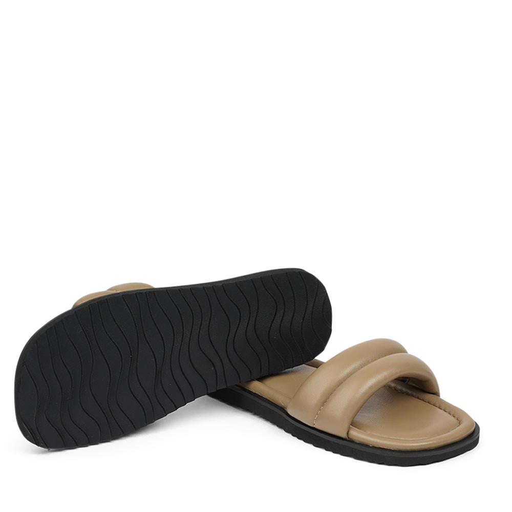 Lovelies Studio - Denmark - These exquisite sandals feature a puffy leather strap that provide a good hold, ensuring that your feet feel supported. The soft midsole, also covered in supple nappa leather, offers an extra layer of cushioning for unparalleled comfort throughout the day.