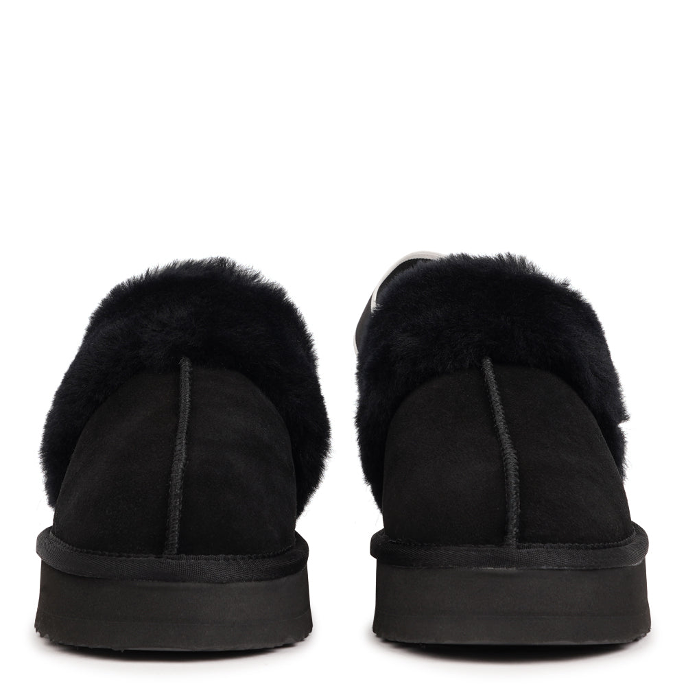 Lovelies Studio - Wrap your feet in pure comfort with Lovelies’ shearling mules — a perfect balance of warmth, softness, and timeless style. Crafted from plush natural shearling and set on durable, flexible soles, they’re designed to keep your feet snug and supported through every season.
At first wear, they may feel slightly snug across the toes and instep. Don’t worry -the natural wool will soon soften and gently mould to your feet, creating a personalised and perfectly comfortable fit.