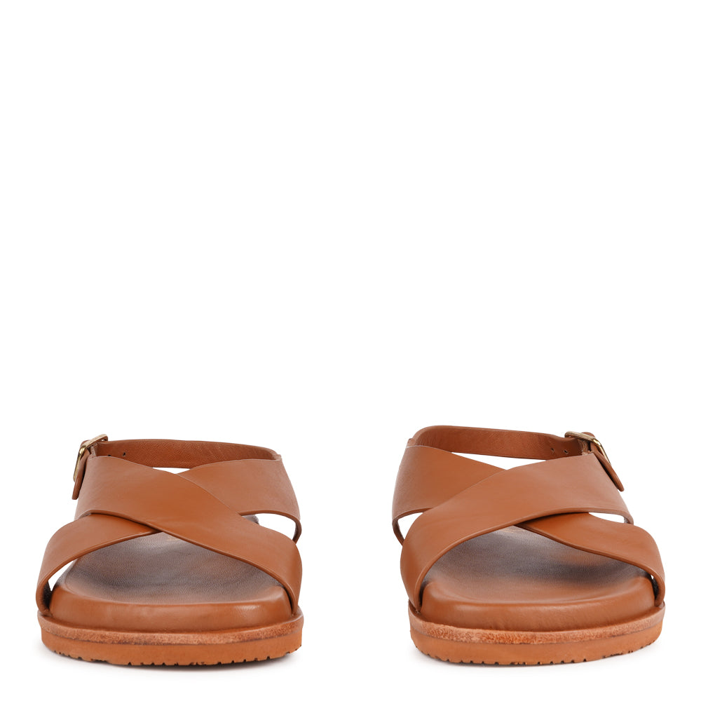 Bologna — a beautifully handcrafted leather sandal designed to balance feminine elegance with everyday comfort. A single adjustable buckle ensures a secure, personalized fit that moves with you throughout the day.
Made from vegetable-tanned buffalo leather, the soft yet durable straps are built to age beautifully over time. Finished with a discreet rubber grip, Bologna offers both stability and ease - perfect for effortless daytime wear and refined evening looks.