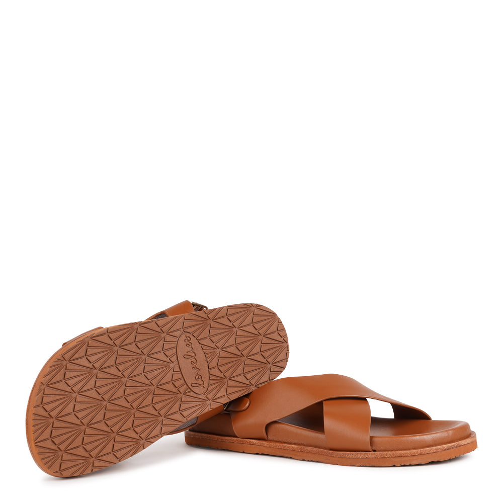 Bologna — a beautifully handcrafted leather sandal designed to balance feminine elegance with everyday comfort. A single adjustable buckle ensures a secure, personalized fit that moves with you throughout the day.
Made from vegetable-tanned buffalo leather, the soft yet durable straps are built to age beautifully over time. Finished with a discreet rubber grip, Bologna offers both stability and ease - perfect for effortless daytime wear and refined evening looks.