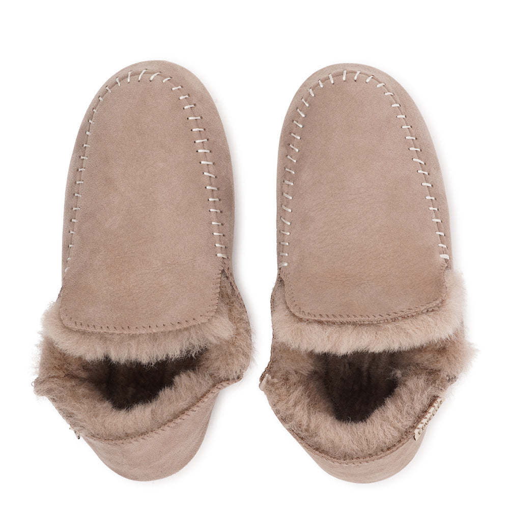 Bolo - Lovelies Studio - Denmark - Crafted from 100% premium sheepskin, the Bolo Shearling Moccasins blend refined elegance with everyday practicality — offering natural warmth, breathability, and comfort that adapts beautifully to every season.