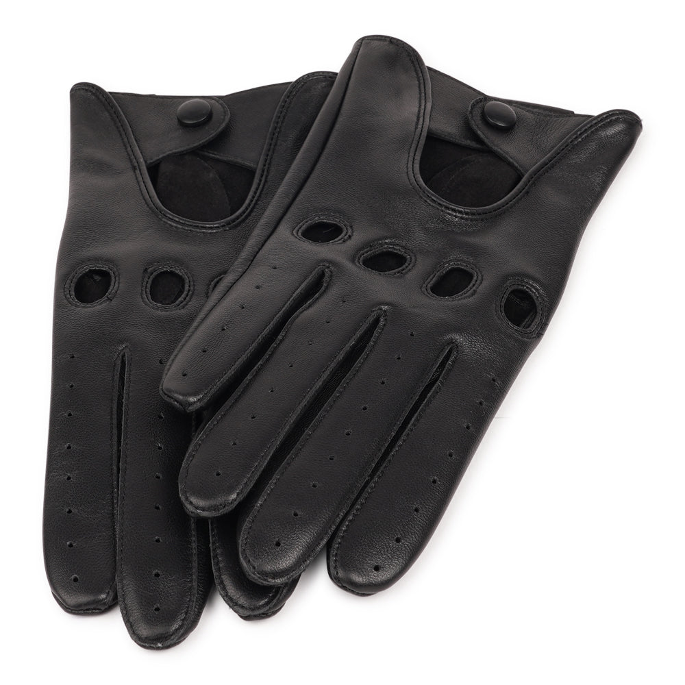 Effortless style meets precision comfort.
The Borello gloves bring together timeless craftsmanship and modern style. Made from supple leather, they offer a perfect fit and a cool, confident look – ideal for driving or elevating your everyday wardrobe.