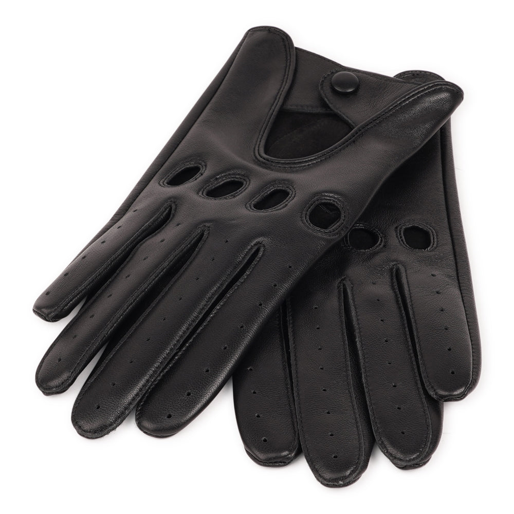 Effortless style meets precision comfort.
The Borello gloves bring together timeless craftsmanship and modern style. Made from supple leather, they offer a perfect fit and a cool, confident look – ideal for driving or elevating your everyday wardrobe.