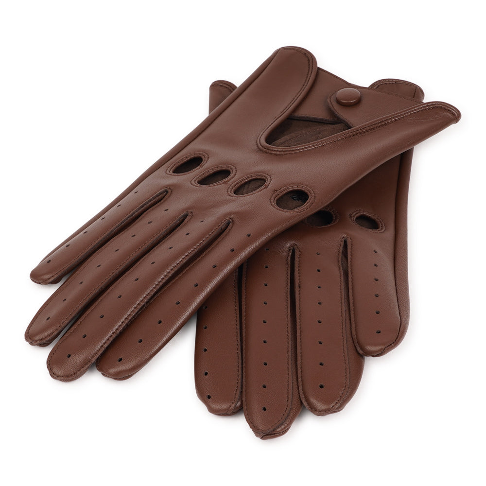 Effortless style meets precision comfort.
The Borello gloves bring together timeless craftsmanship and modern style. Made from supple leather, they offer a perfect fit and a cool, confident look – ideal for driving or elevating your everyday wardrobe.