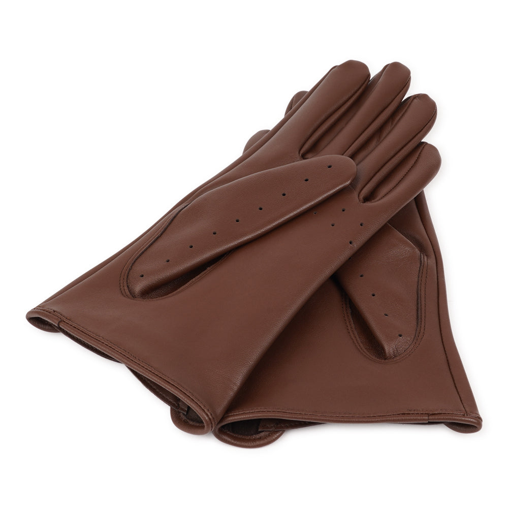 Effortless style meets precision comfort.
The Borello gloves bring together timeless craftsmanship and modern style. Made from supple leather, they offer a perfect fit and a cool, confident look – ideal for driving or elevating your everyday wardrobe.