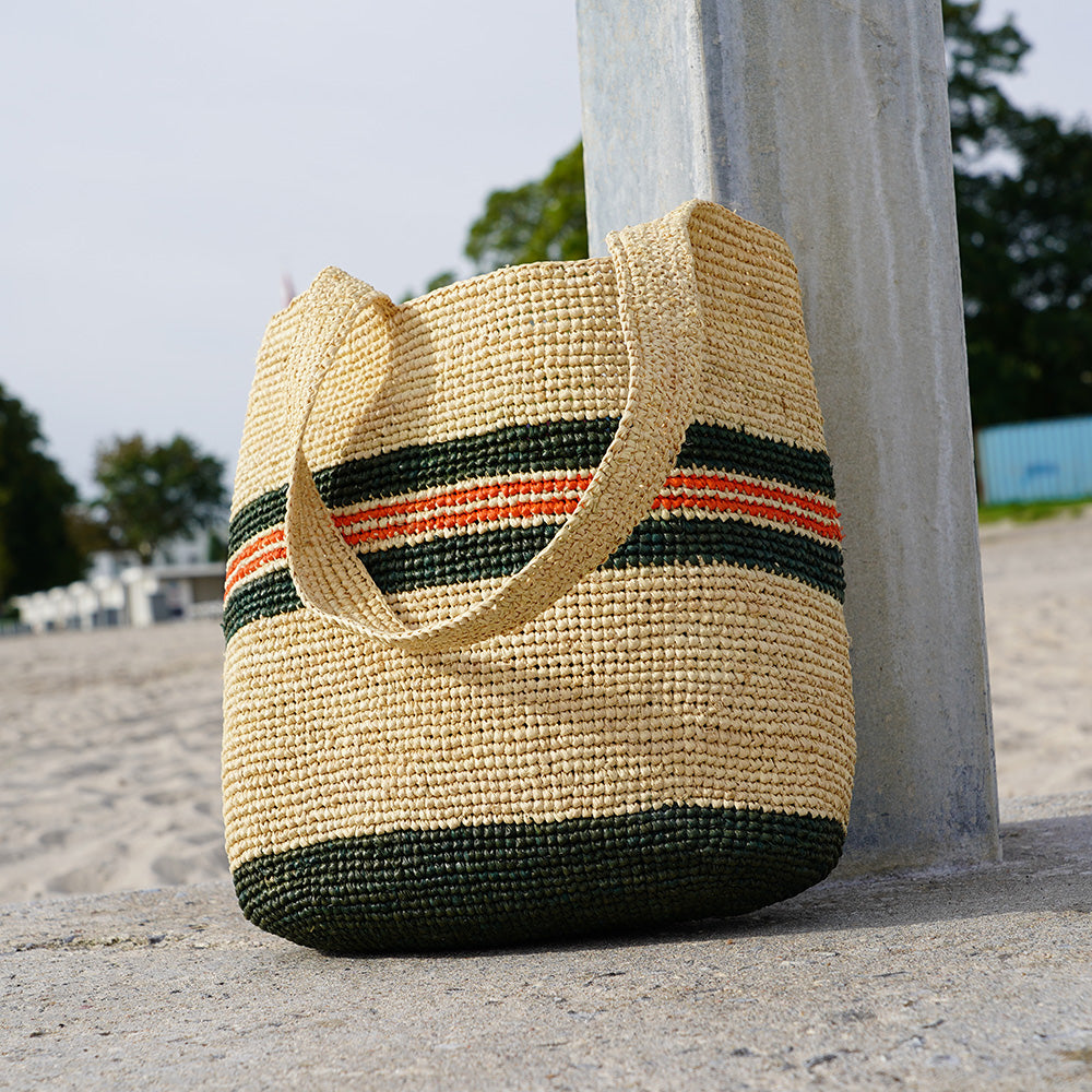 Lovelies Studio - Cavallo braided raffia tote bag - Handcrafted with precision, raffia handbags epitomize a blend of casual sophistication, suitable for a myriad of occasions, be it a leisurely outing or a formal affair. The subtle texture and natural hues of raffia lend an understated elegance to any attire, appealing to discerning fashion enthusiasts.