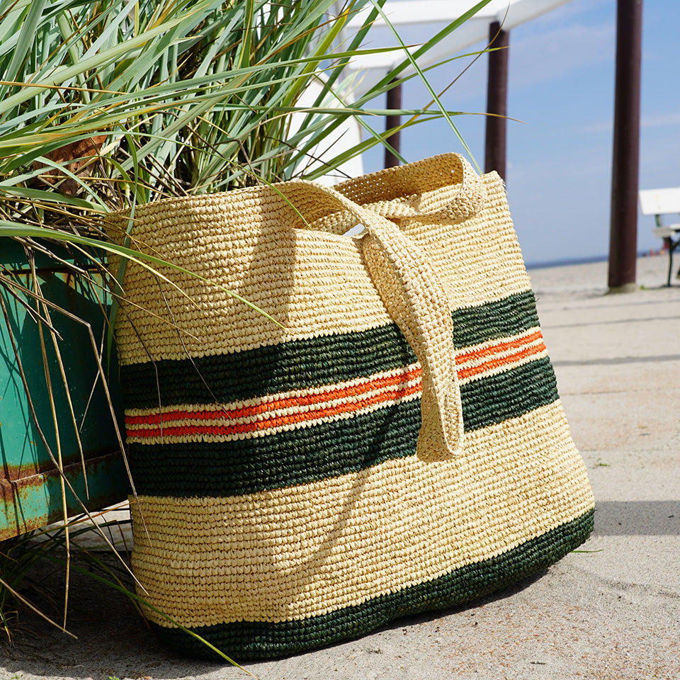 Cavallo, the charming Casual Shoulder tote bag fashioned from luxurious raffia sourced from Madagascar.  Tailored for your everyday adventures, this tote boasts a spacious main compartment to accommodate all your necessities while you're on the move.  Raffia, derived from the resilient leaves of the palm tree, is celebrated for its versatility and eco-conscious qualities, making it a sought-after material in the realm of fashion accessories.