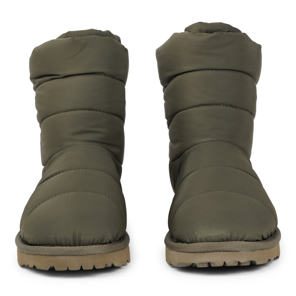 Lovelies - Designed to keep your feet cozy and stylish all autumn long. Experience ultimate softness and warmth as the luxurious shearling lining wraps your feet in comfort.
With their soft and durable rubber soles, these boots provide a perfect combination of flexibility and durability, making them ideal for the wintertime. No need to worry about wet weather – the quilted nylon material is water-resistant, keeping your feet dry and comfortable even on rainy days.