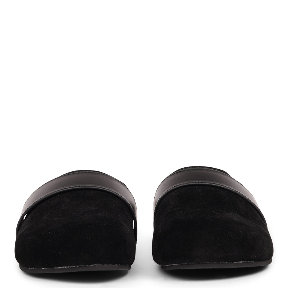 Lovelies Studio - Denmark - Suede mules with curly shearling lining. Lovelies shearling mules will bring softness and warmth to your feet. The combination of soft curly shearling and the durable cork and rubber sole <meta charset="utf-8"><span data-mce-fragment="1">guarantees the utmost comfort to the wearer.