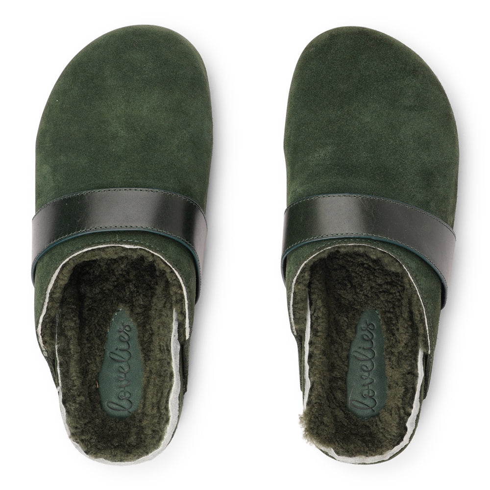 Chirripo - Lovelies shearling mules will bring softness and warmth to your feet. The combination of soft curly shearling and the durable cork and rubber sole guarantees the utmost comfort to the wearer.