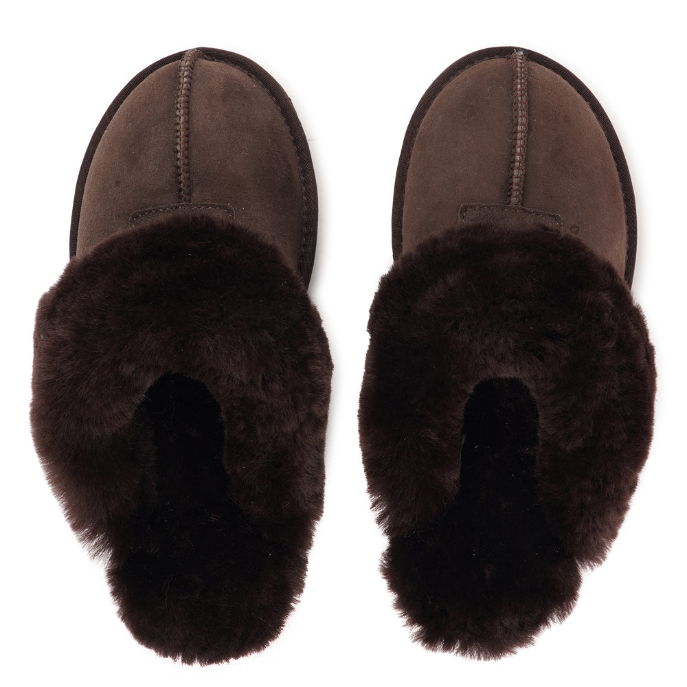 Lovelies Studio Denmark - Made with 100% Sheepskin: This incredible material balances form with function, offering a chic look with lightweight insulation in the winter and temperature regulation when spring arrives.
Outsole: Lightweight, durable rubber sole
Footbed:Shearling
Lining / Upper : Double faced shearling
Upper/ Opening: Shearling
LWG Environmental GOLD RATED Certification