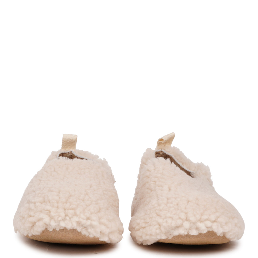 Lovelies Studio - Denmark - Step into everyday luxury with Comiano. Crafted from plush, natural shearling and finished with a durable leather sole, these slippers offer exceptional warmth, softness, and timeless style. Perfect for cosy moments at home, they gently mould to your feet for a personalised fit and lasting comfort.