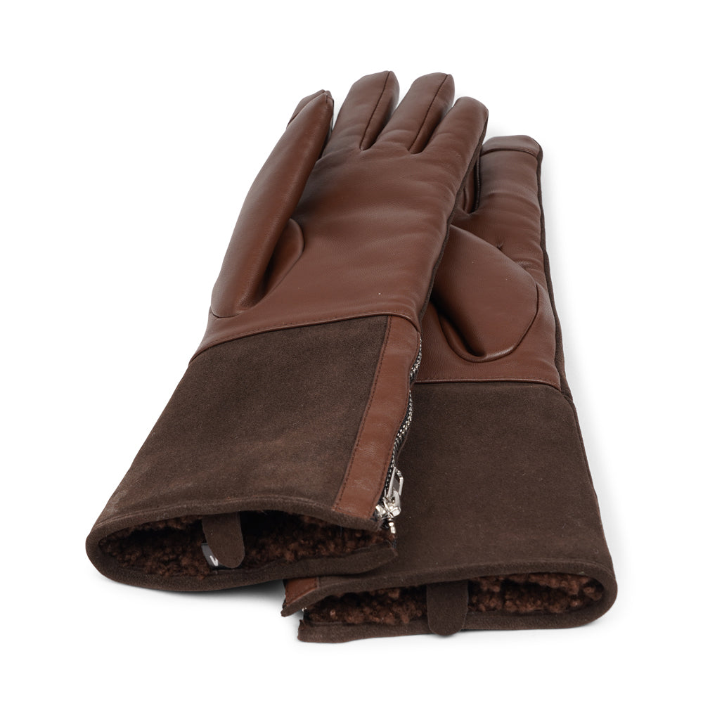 Lovelies Studio - The Cremona gloves combine elegance and warmth, crafted from soft leather with a chic zip detail for a modern touch. Lined with luxurious shearling, these gloves offer superior comfort and insulation.
Their feminine design and refined style make Cremona the perfect accessory for staying stylish in colder weather.