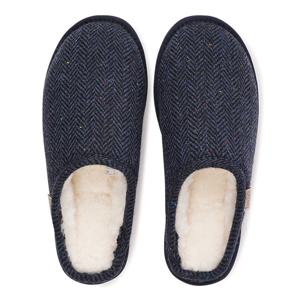 Introducing the Darwin slippers for men, designed for ultimate comfort and warmth. Crafted from 100% wool, these open slippers feature a footbed and lining made from luxurious shearling fur, offering a soft, plush feel that keeps your feet cozy all day long. The natural properties of the shearling help regulate temperature, ensuring your feet stay warm during the colder months while remaining comfortable and dry.
The slippers are equipped with a lightweight and flexible EVA sole, providing durability an