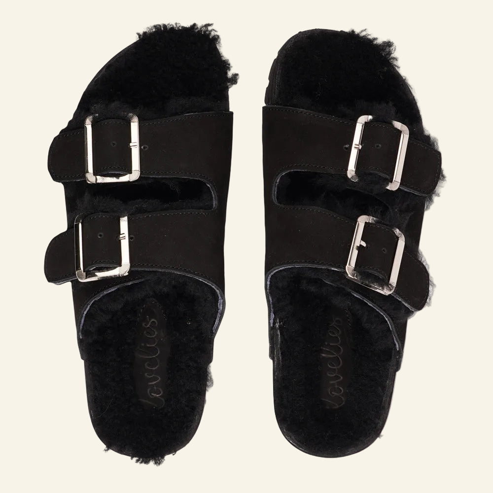 Warm shearling sandals - Lovelies shearling sandals will bring softness and warmth to your feet. The combination of soft shearling and the durable rubber sole <meta charset="utf-8"><span data-mce-fragment="1">guarantees the utmost comfort to the wearer.