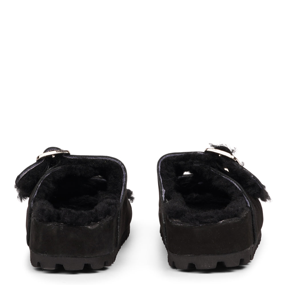 Warm shearling sandals - Lovelies shearling sandals will bring softness and warmth to your feet. The combination of soft shearling and the durable rubber sole <meta charset="utf-8"><span data-mce-fragment="1">guarantees the utmost comfort to the wearer.