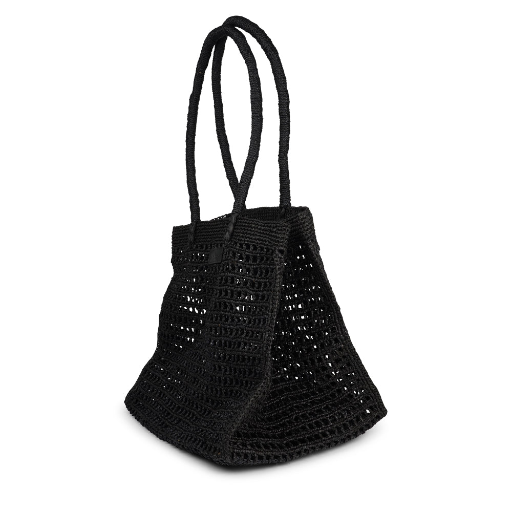 The delightful Casual Shoulder basket, expertly crafted from luxurious raffia in Madagascar.  Perfect for your daily escapades, this bag offers ample space in its main compartment to hold all your essentials while you're out and about.  Raffia is a versatile and sustainable material that has become increasingly popular in the world of handbags. Derived from the leaves of the raffia palm tree, this natural fiber offers a unique blend of durability, flexibility, and eco-friendliness.