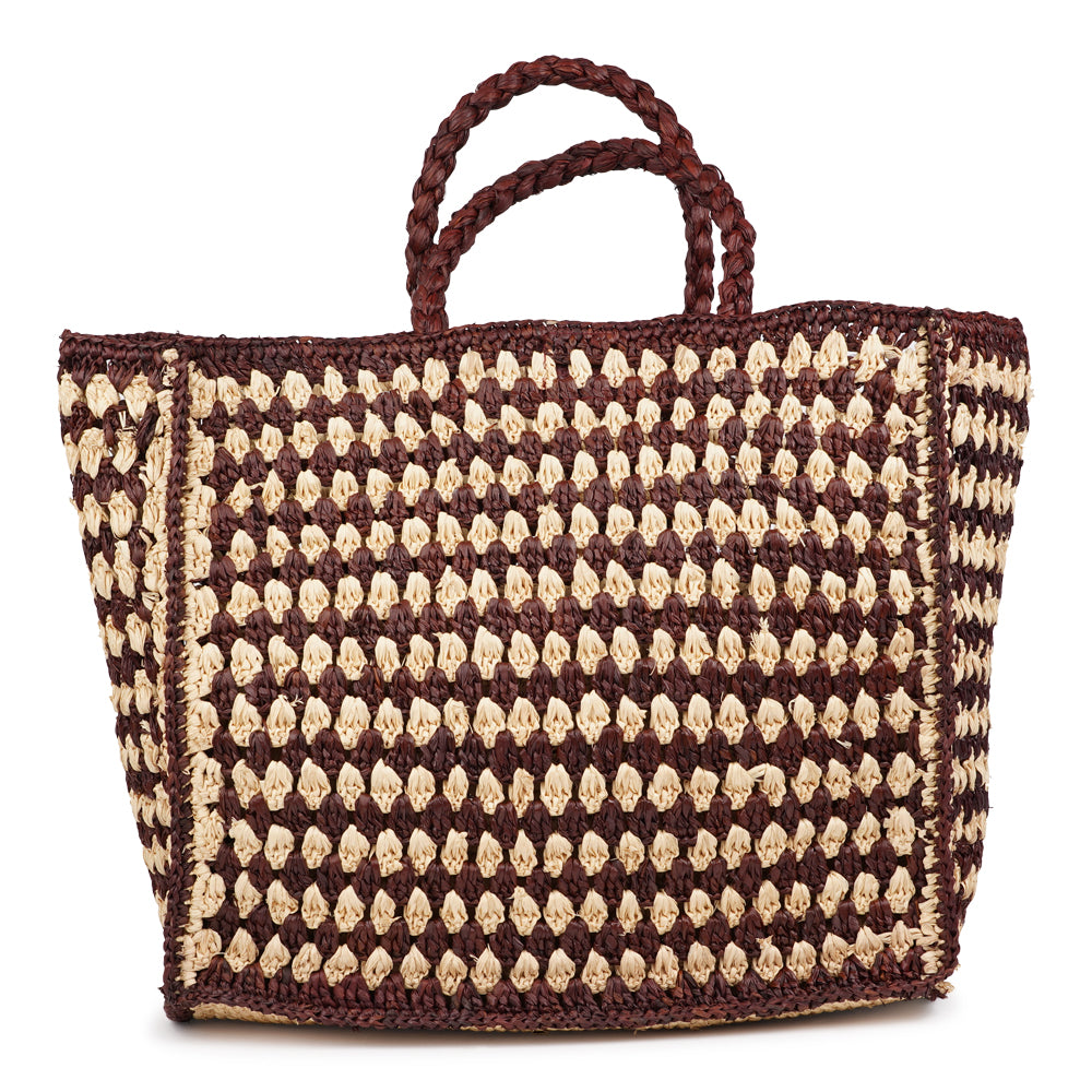 Farella Raffia Bag
Farella is a charming tote crafted from luxurious natural raffia sourced from Madagascar. Lightweight yet spacious, it features a roomy main compartment - perfect for carrying your everyday essentials.
Raffia, made from palm leaves, is known for its durability, natural texture, and eco-friendly qualities. Each bag is carefully handcrafted, combining relaxed elegance with practical design.