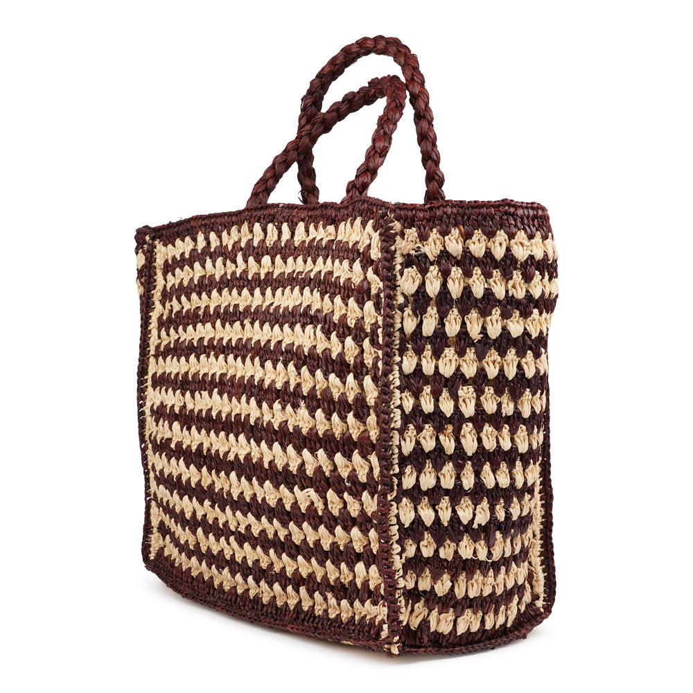 Farella Raffia Bag
Farella is a charming tote crafted from luxurious natural raffia sourced from Madagascar. Lightweight yet spacious, it features a roomy main compartment - perfect for carrying your everyday essentials.
Raffia, made from palm leaves, is known for its durability, natural texture, and eco-friendly qualities. Each bag is carefully handcrafted, combining relaxed elegance with practical design.