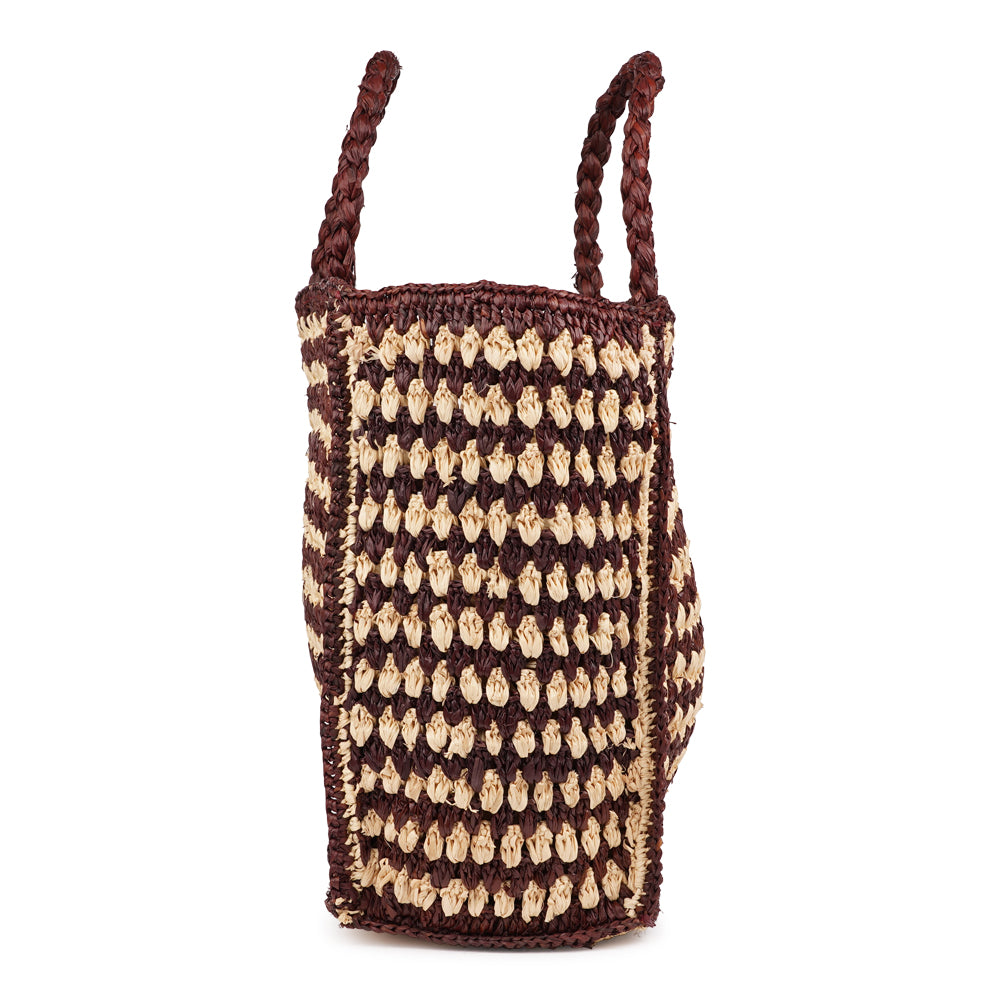 Farella Raffia Bag
Farella is a charming tote crafted from luxurious natural raffia sourced from Madagascar. Lightweight yet spacious, it features a roomy main compartment - perfect for carrying your everyday essentials.
Raffia, made from palm leaves, is known for its durability, natural texture, and eco-friendly qualities. Each bag is carefully handcrafted, combining relaxed elegance with practical design.