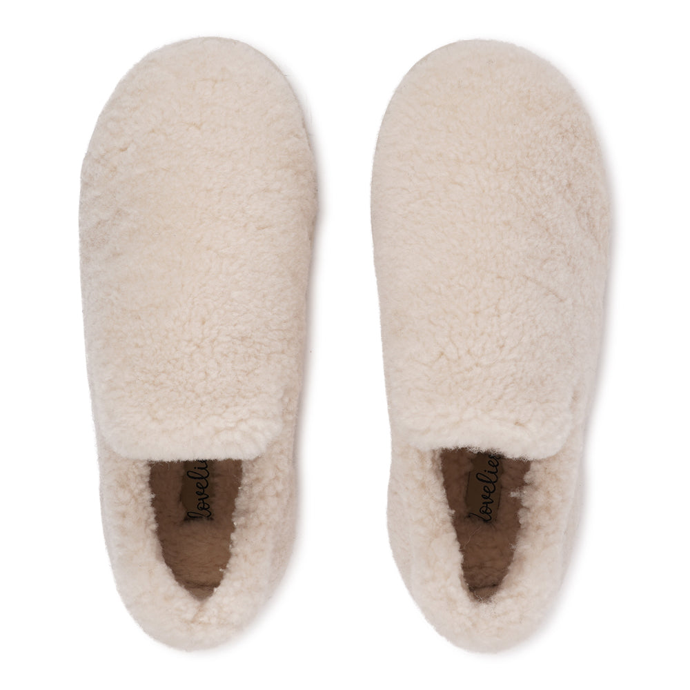 Ferre – Shearling Sneakers
Step into everyday luxury with Ferre shearling sneakers. Made from plush natural shearling and set on a durable leather sole, they combine exceptional warmth, softness, and timeless design in a modern silhouette. Perfect for cosy days and laid-back style, the shearling gently moulds to your feet for a personalised fit and lasting comfort.
The sneakers fit true to size, so we recommend ordering your usual size.