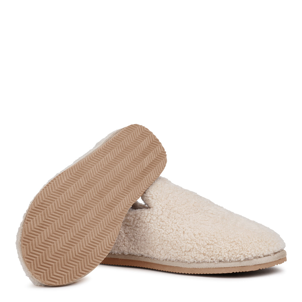 Ferre – Shearling Sneakers
Step into everyday luxury with Ferre shearling sneakers. Made from plush natural shearling and set on a durable leather sole, they combine exceptional warmth, softness, and timeless design in a modern silhouette. Perfect for cosy days and laid-back style, the shearling gently moulds to your feet for a personalised fit and lasting comfort.
The sneakers fit true to size, so we recommend ordering your usual size.