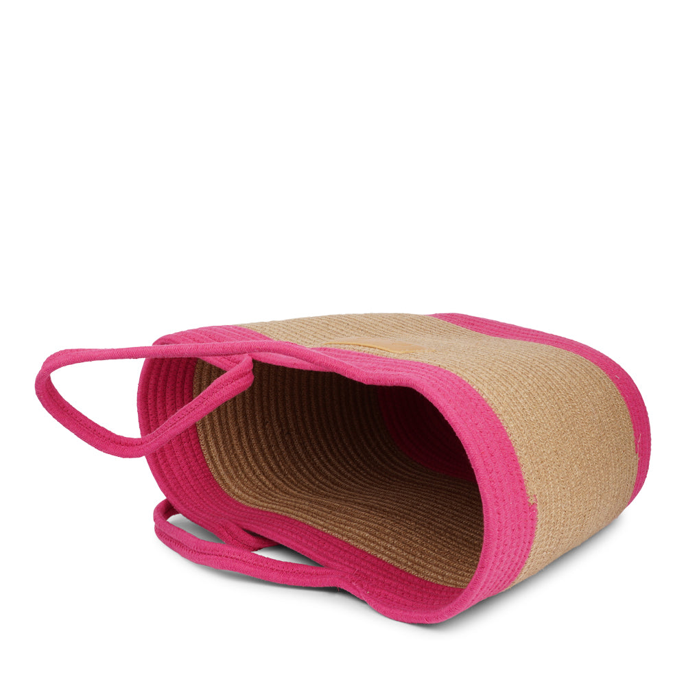 Crafted with care and attention to detail, our Lovelies beach bag is your ultimate companion for any occasion. Whether you're going on a picnic, embarking on a shopping spree, or simply enjoying a lazy day at the beach, this bag has got you covered. Its spacious interior provides ample room for all your essentials, ensuring that you can carry everything you need in style and convenience.
At Lovelies, we prioritize both style and sustainability. That's why our Flamencos beach bag is made from a blend of cot