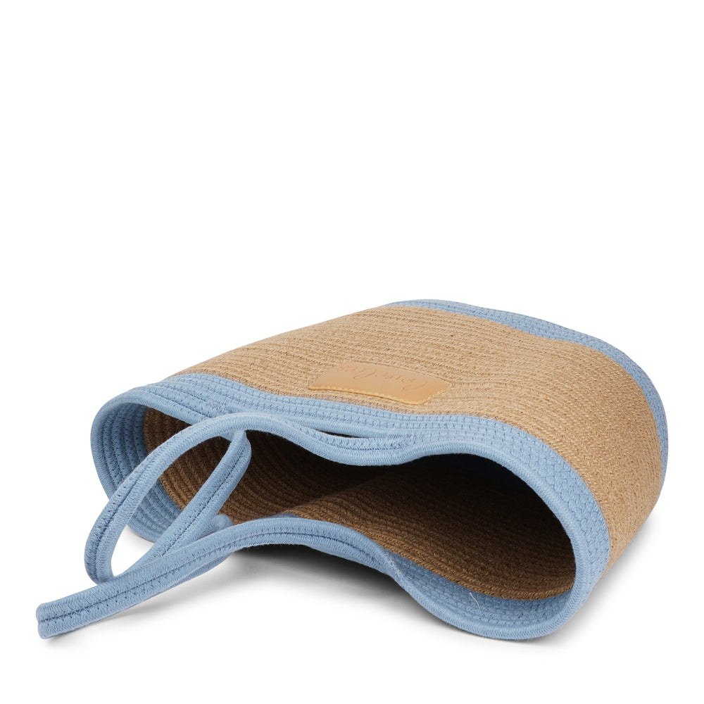 Make a statement this summer with our Flamencos beach bag, featuring an iconic design and vibrant colors that are bound to turn heads. Whether you're heading to the beach or strolling through the market, this bag effortlessly adds a touch of casual elegance to any outing.
Available in a delightful array of exquisite colors, our Flamencos beach bag allows you to express your unique style and find the perfect complement to your summer look. From bold and vibrant shades to soft and pastel hues, there's a colo