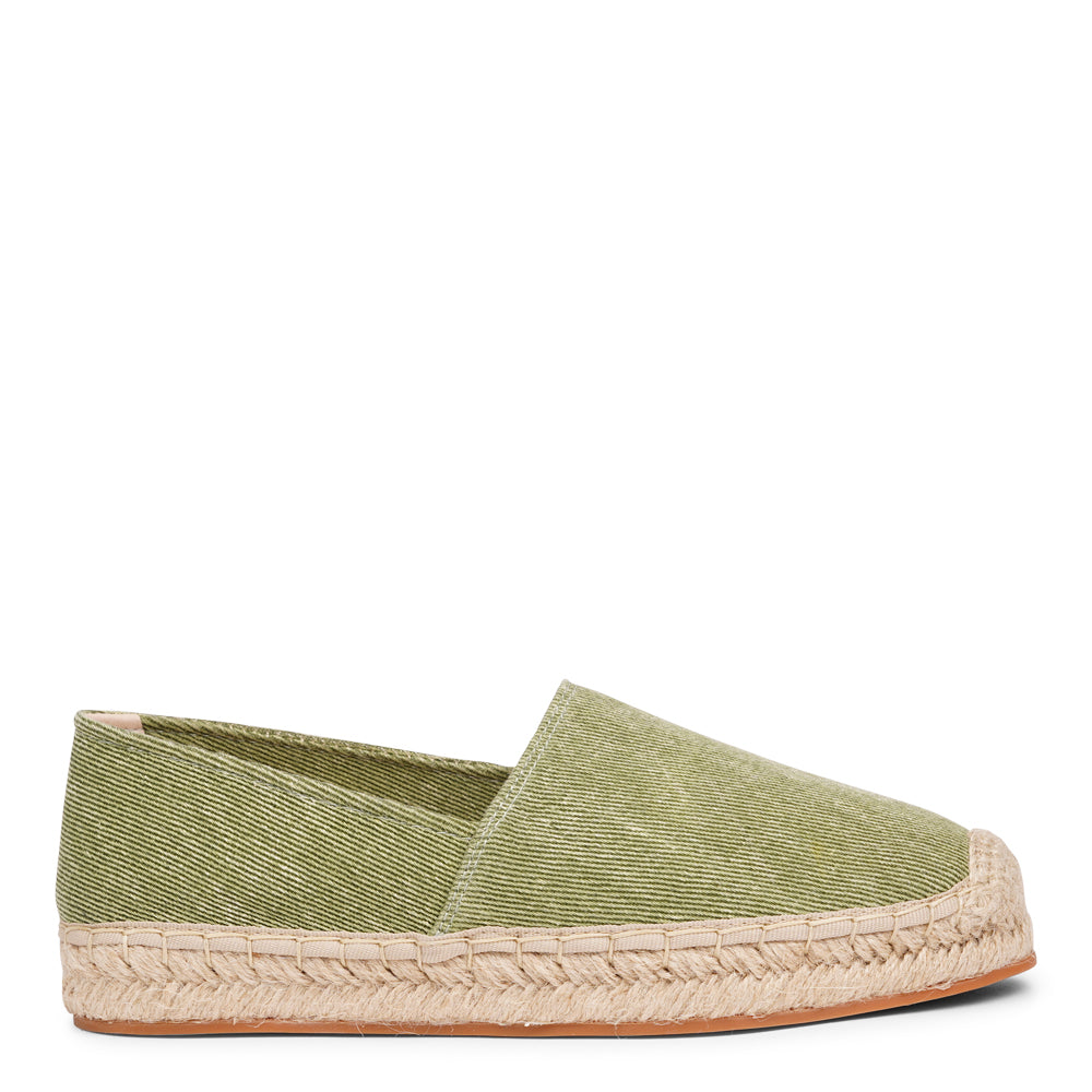 Lovelies Studio - With a soft denim upper, our espadrilles emanate an aura of effortless coolness and sophistication. The supple leather lining not only exudes chic aesthetics but also ensures a snug fit that conforms to your feet. Prioritizing durability, we've outfitted these espadrilles with rubber soles of the highest quality.