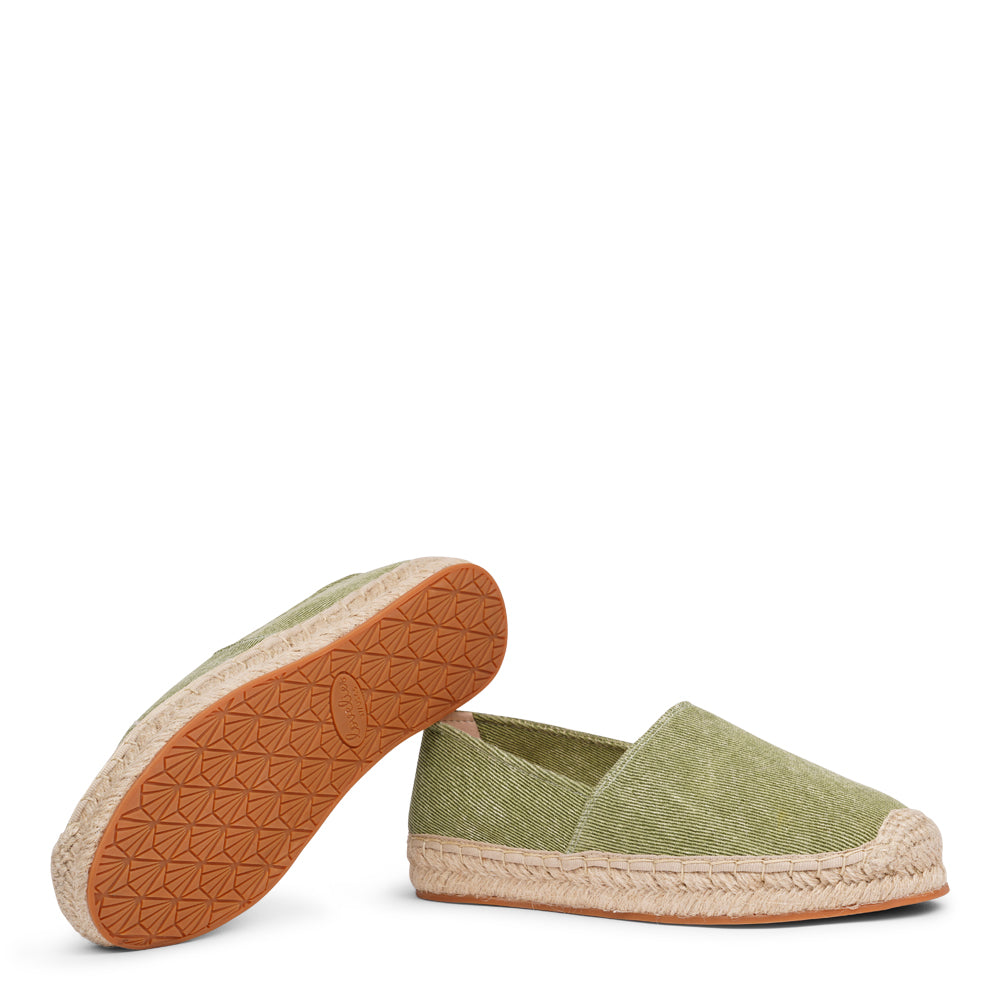Lovelies Studio - With a soft denim upper, our espadrilles emanate an aura of effortless coolness and sophistication. The supple leather lining not only exudes chic aesthetics but also ensures a snug fit that conforms to your feet. Prioritizing durability, we've outfitted these espadrilles with rubber soles of the highest quality.