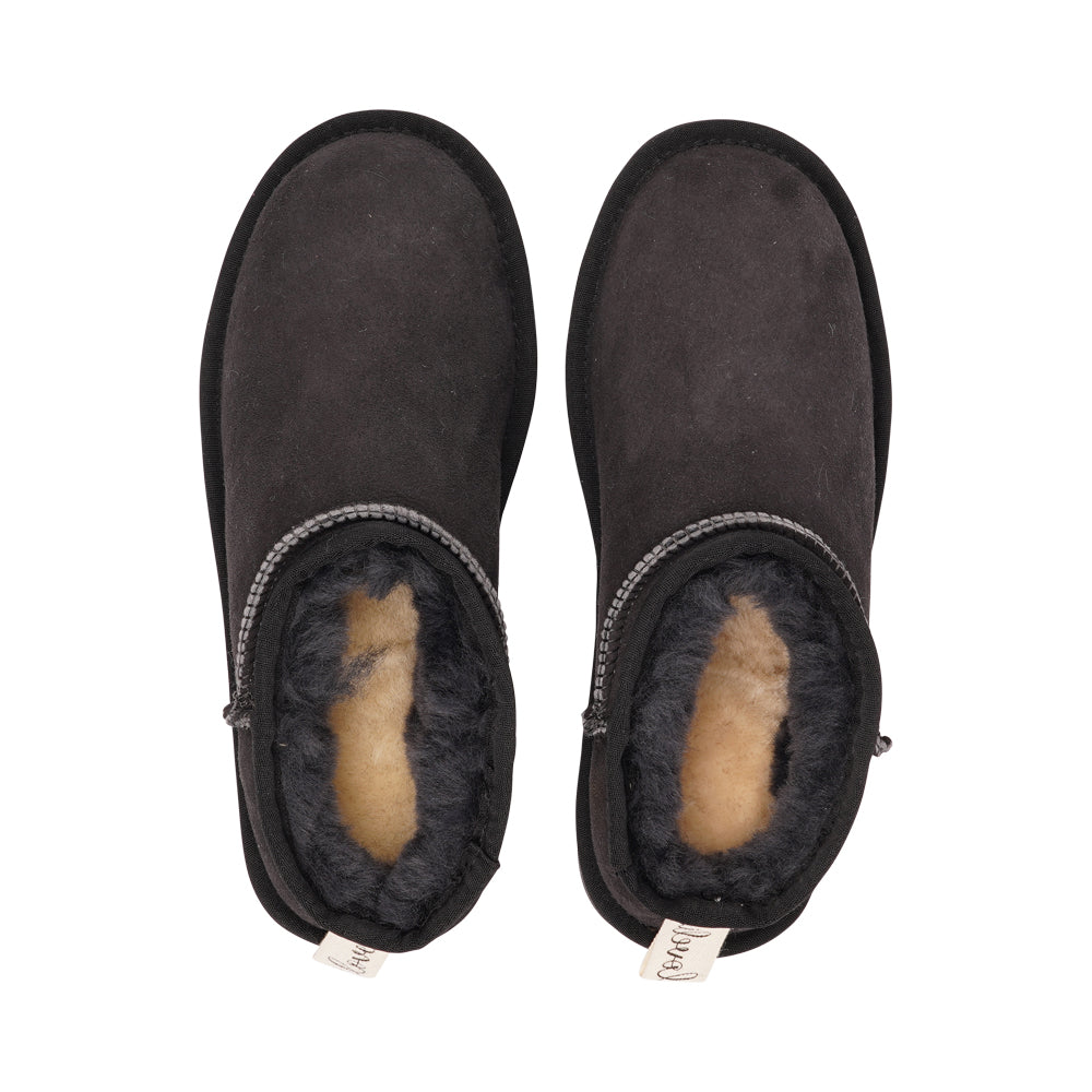 Genini Shearling Boots aren't just a fashion statement; they're a statement of quality and environmental responsibility. We are proud to hold the LWG Environmental GOLD RATED Certification, a testament to our commitment to sustainable and eco-friendly practices.