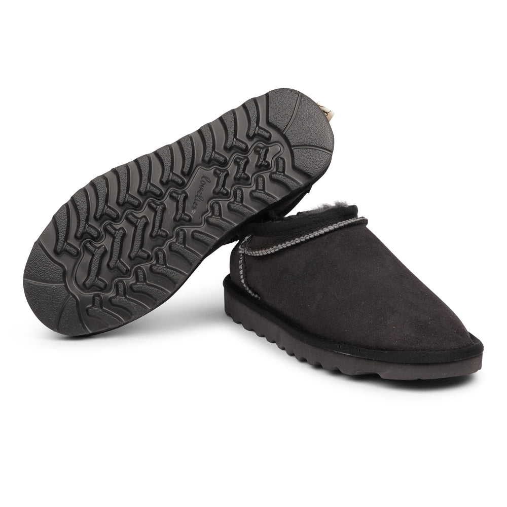 Genini Shearling Boots aren't just a fashion statement; they're a statement of quality and environmental responsibility. We are proud to hold the LWG Environmental GOLD RATED Certification, a testament to our commitment to sustainable and eco-friendly practices.